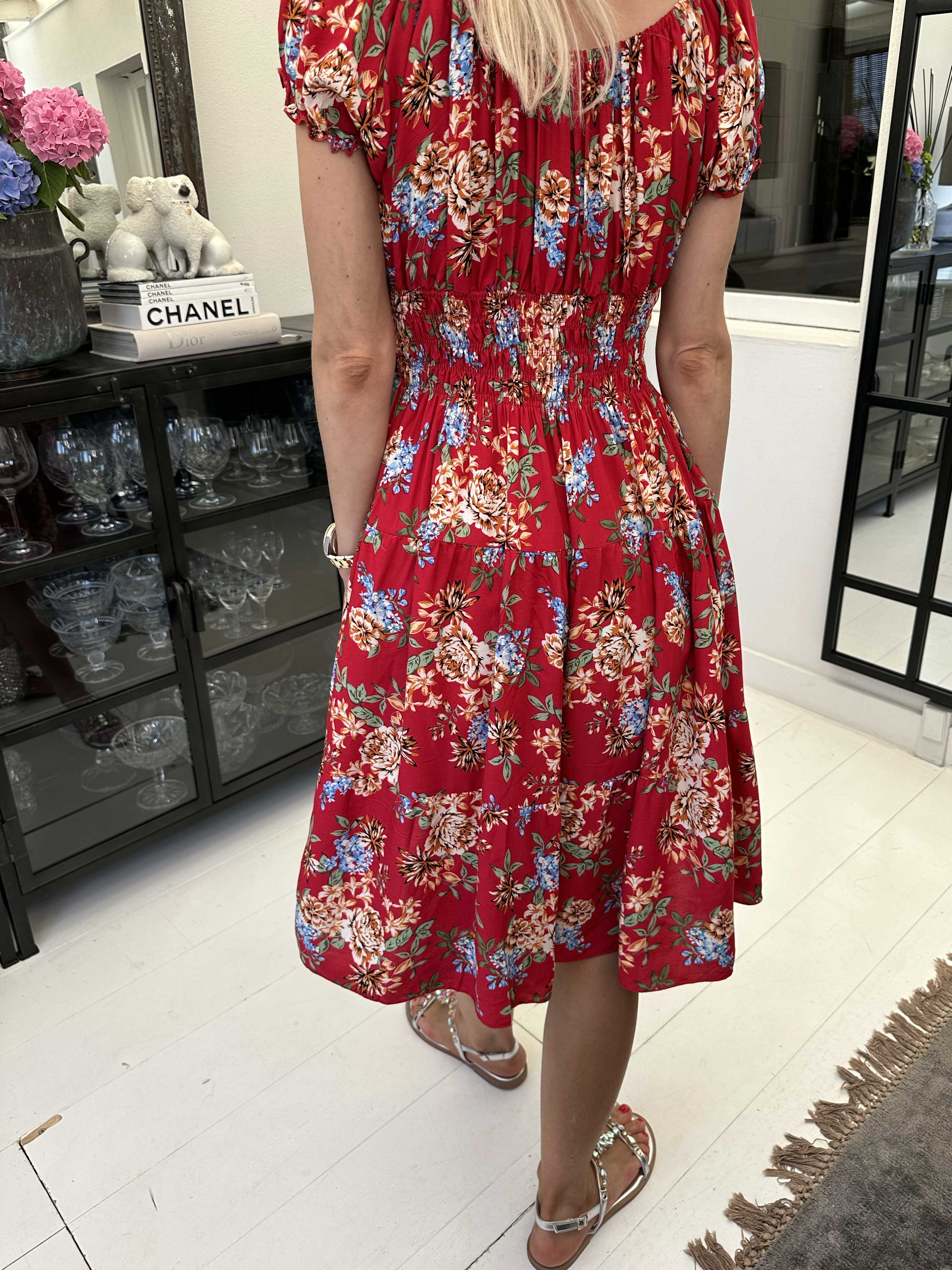 Finalia Summer Short - Sød blomstret kjole med pufærmer